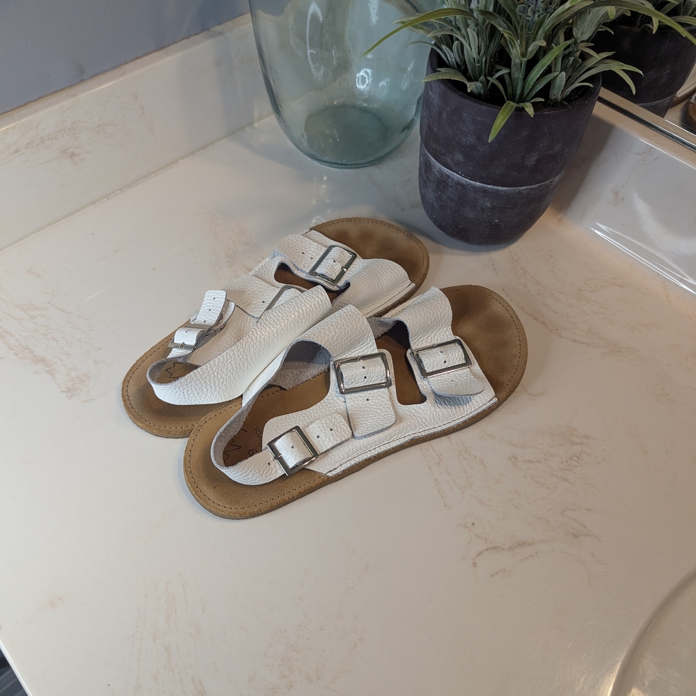 Posh Panda Barefoot Sandal